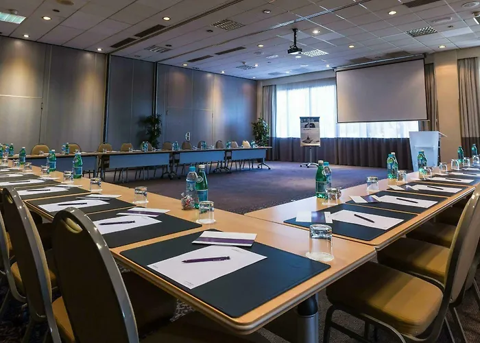 Hotel Mercure Palais Des Congres 4*