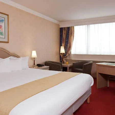Отель Mercure Palais Des Congres 4*